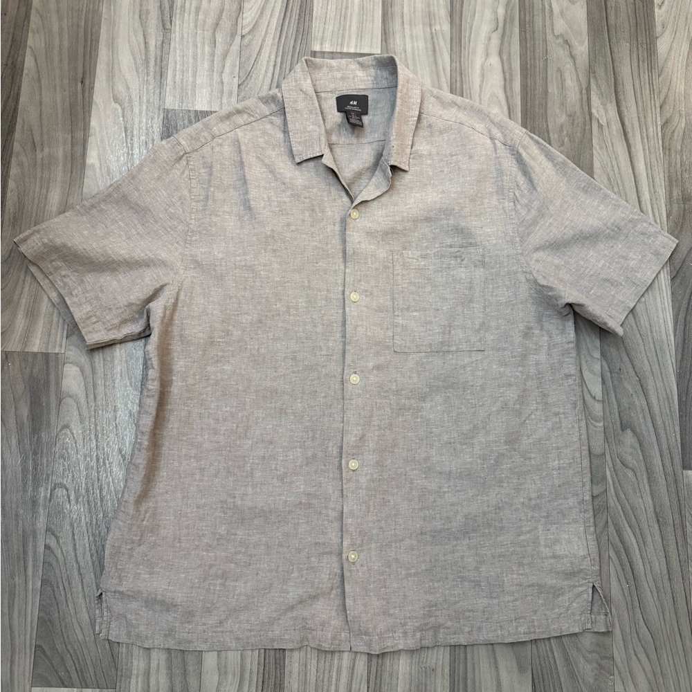 H&M Casual Button-Down Shirt in Light Cream